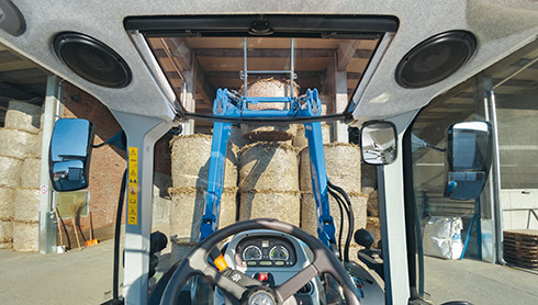 T5 Dynamic Command, New Holland, trattore
